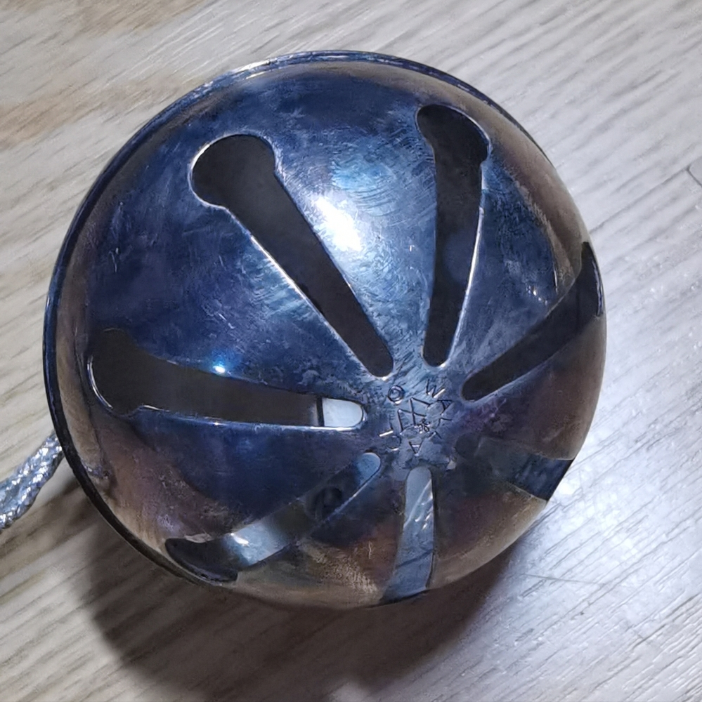 Vintage Wallace Christmas Sleigh Bell Ornament 1983 - Picture 9 of 9